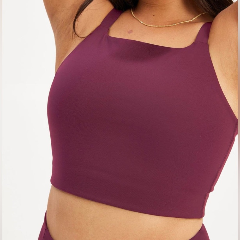 NWOT Girlfriend Collective Mia High Neck Sports Bra in plum size small